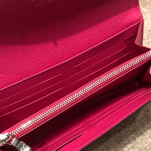 LOUIS VUITTON Wallet - Picture 9 of 13